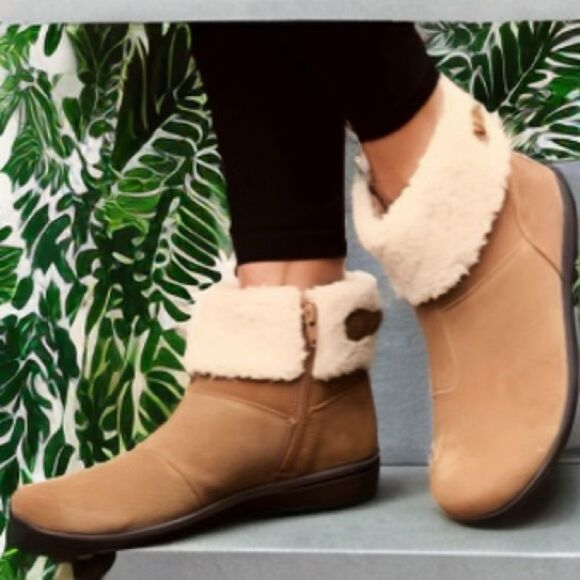 Vionic Magnolia Ruth Suede Bootie - Picture 4 of 16